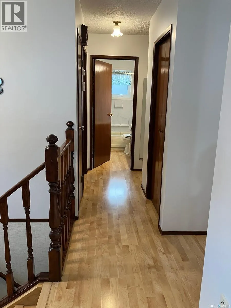 419 8th AVENUE W