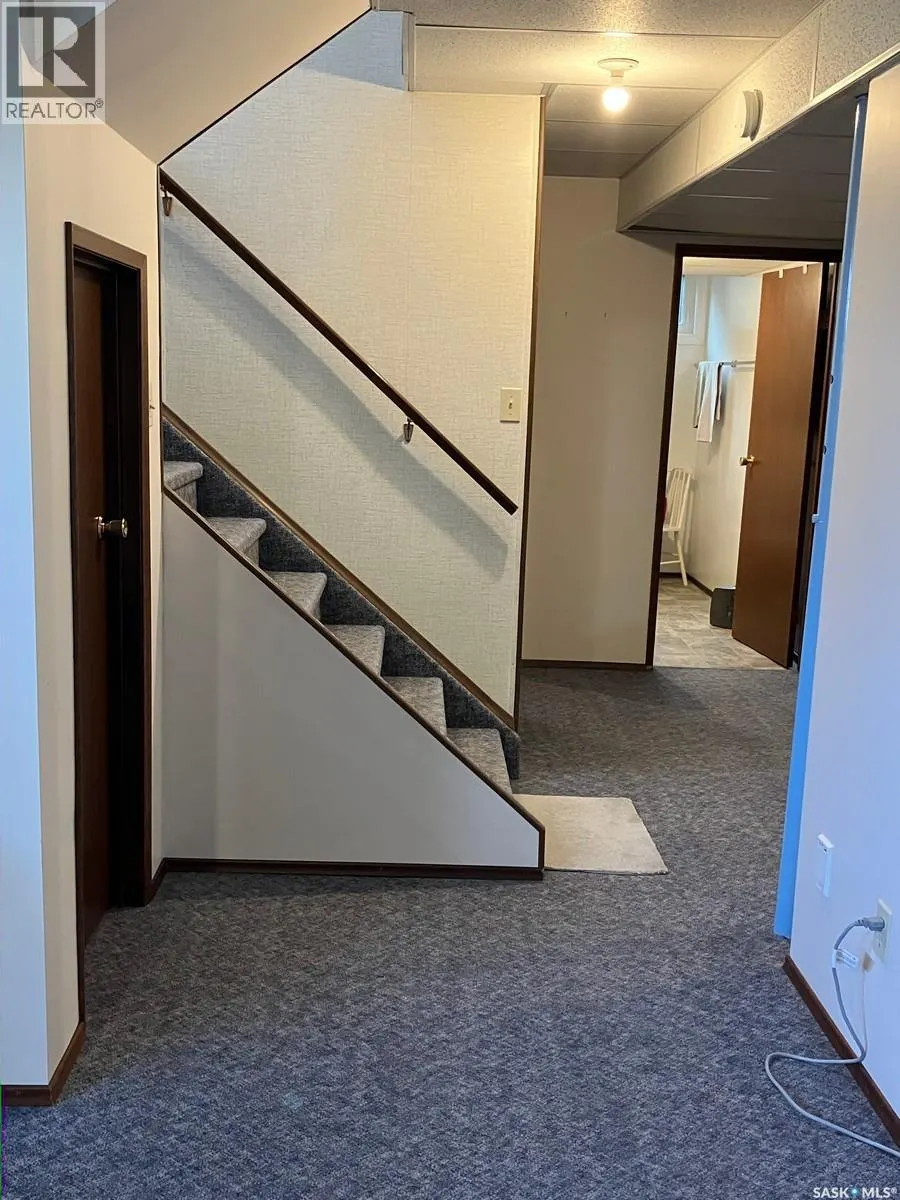 419 8th AVENUE W