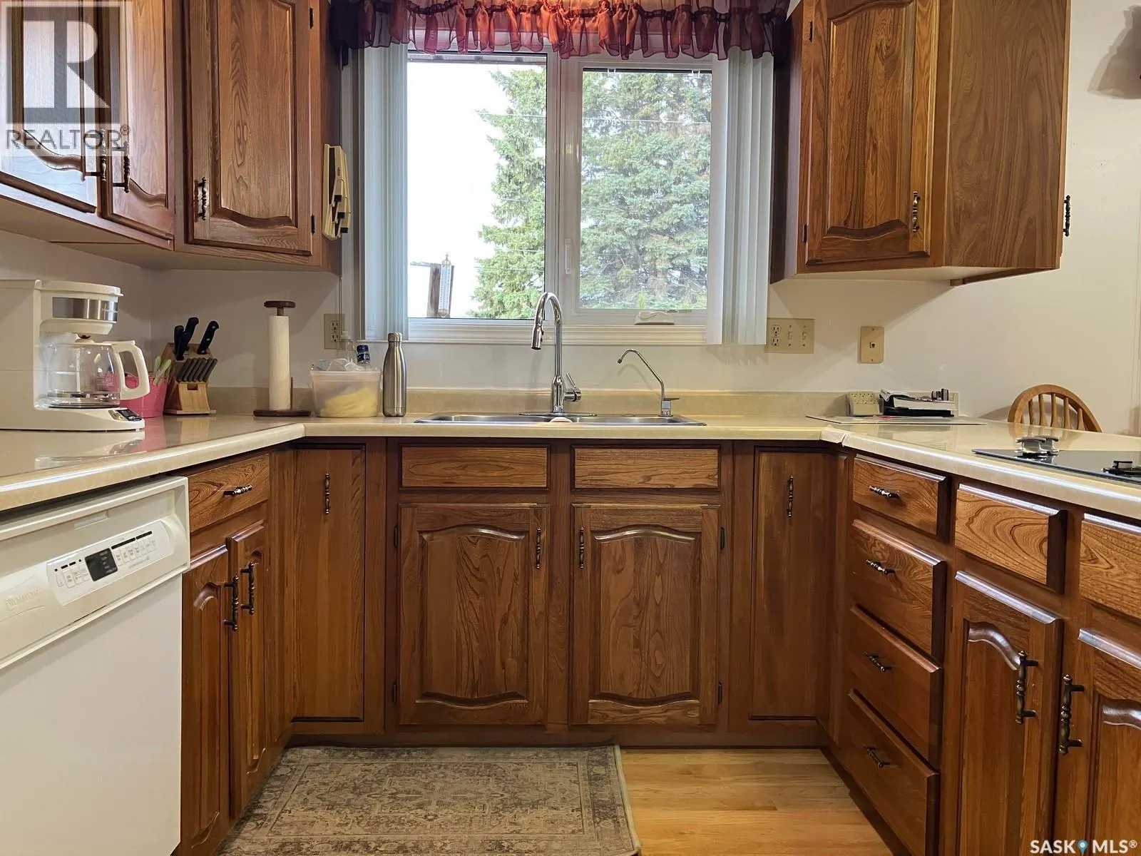 419 8th AVENUE W