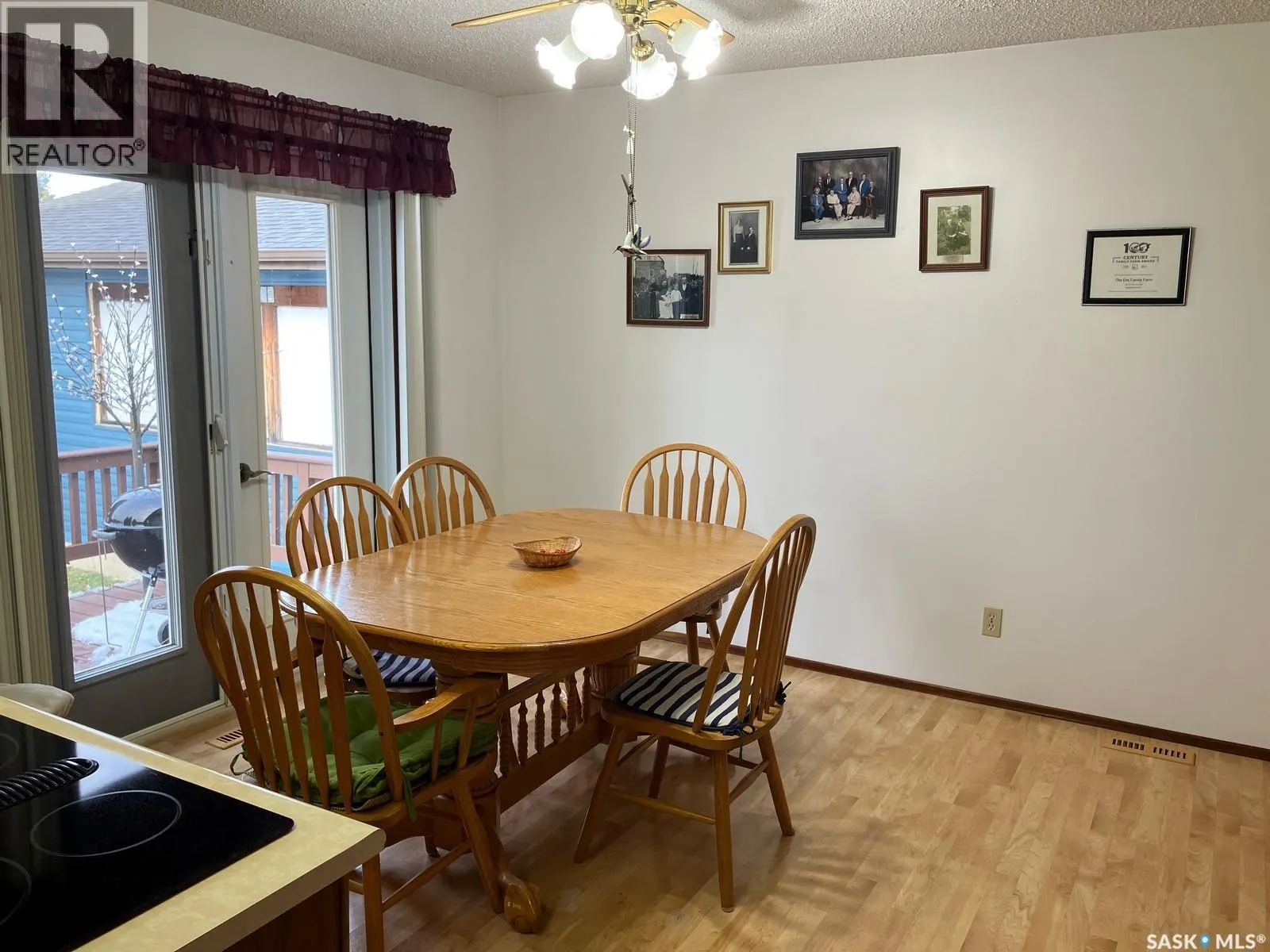 419 8th AVENUE W