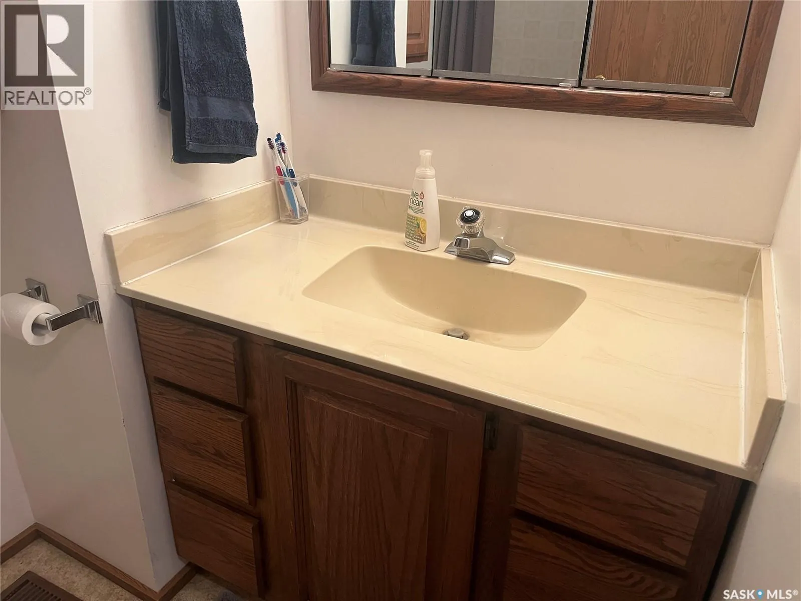 408 5th STREET W