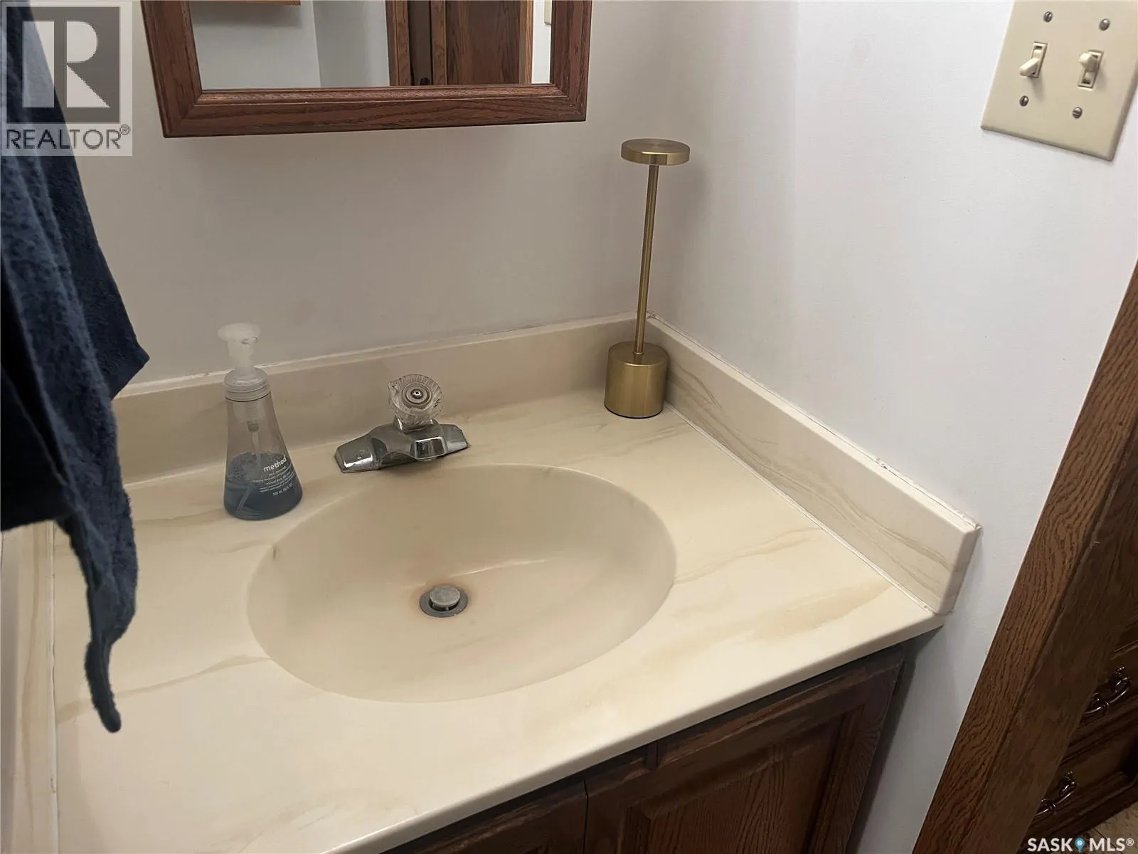 408 5th STREET W
