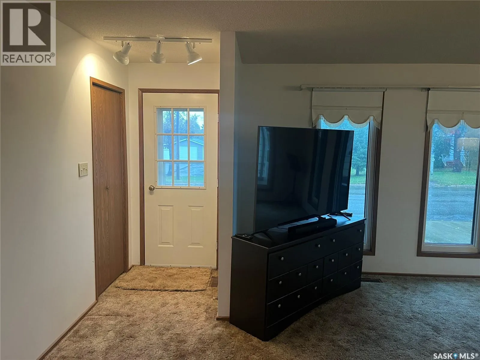 408 5th STREET W