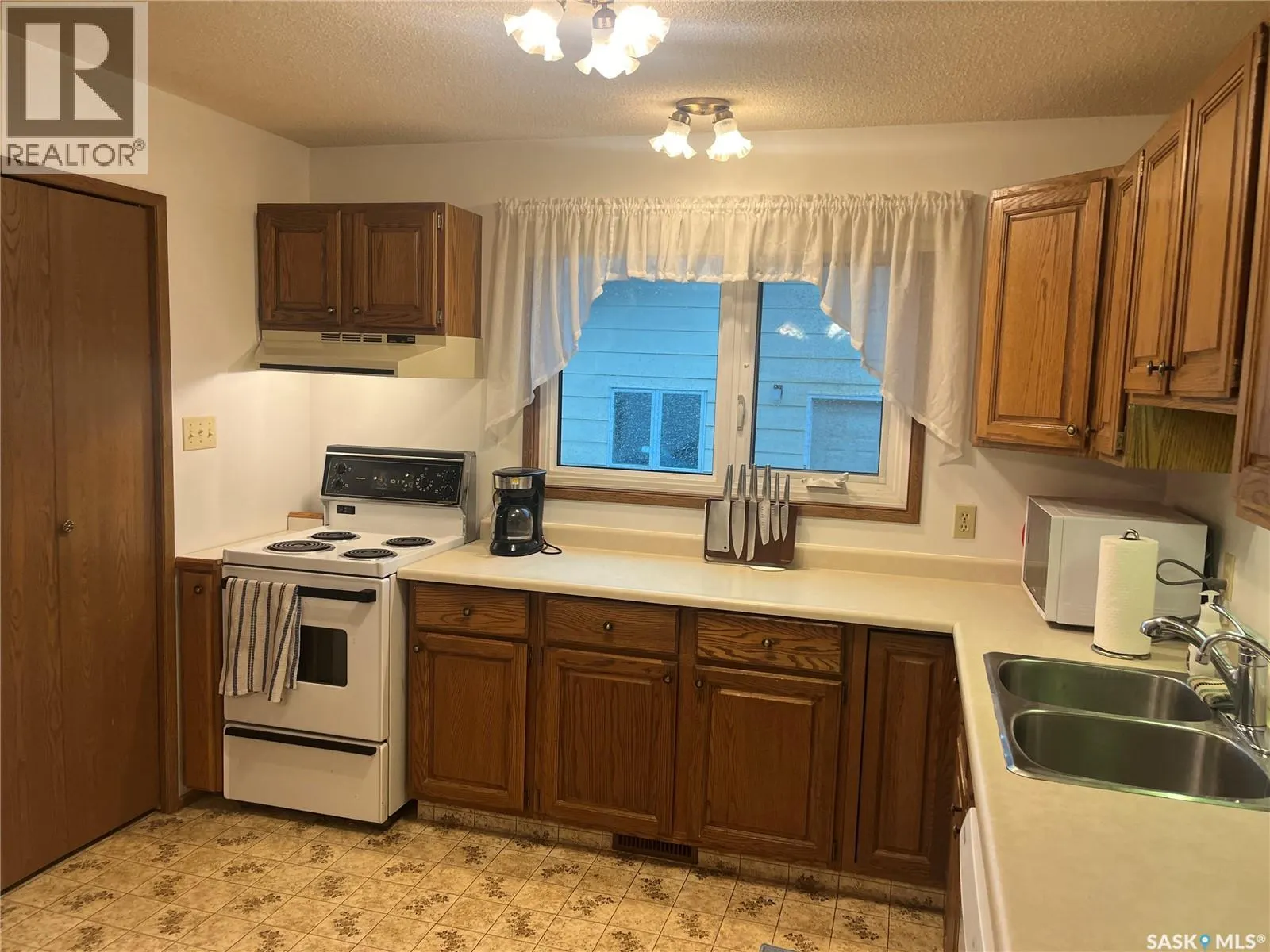 408 5th STREET W