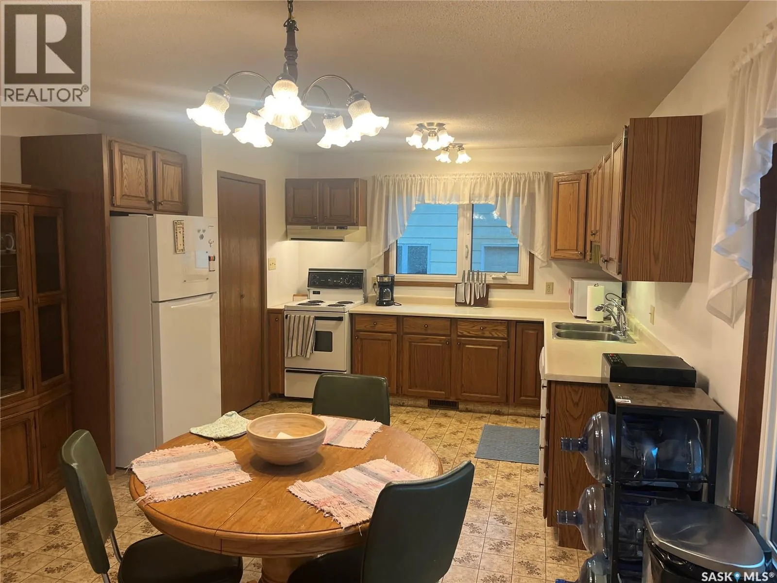 408 5th STREET W
