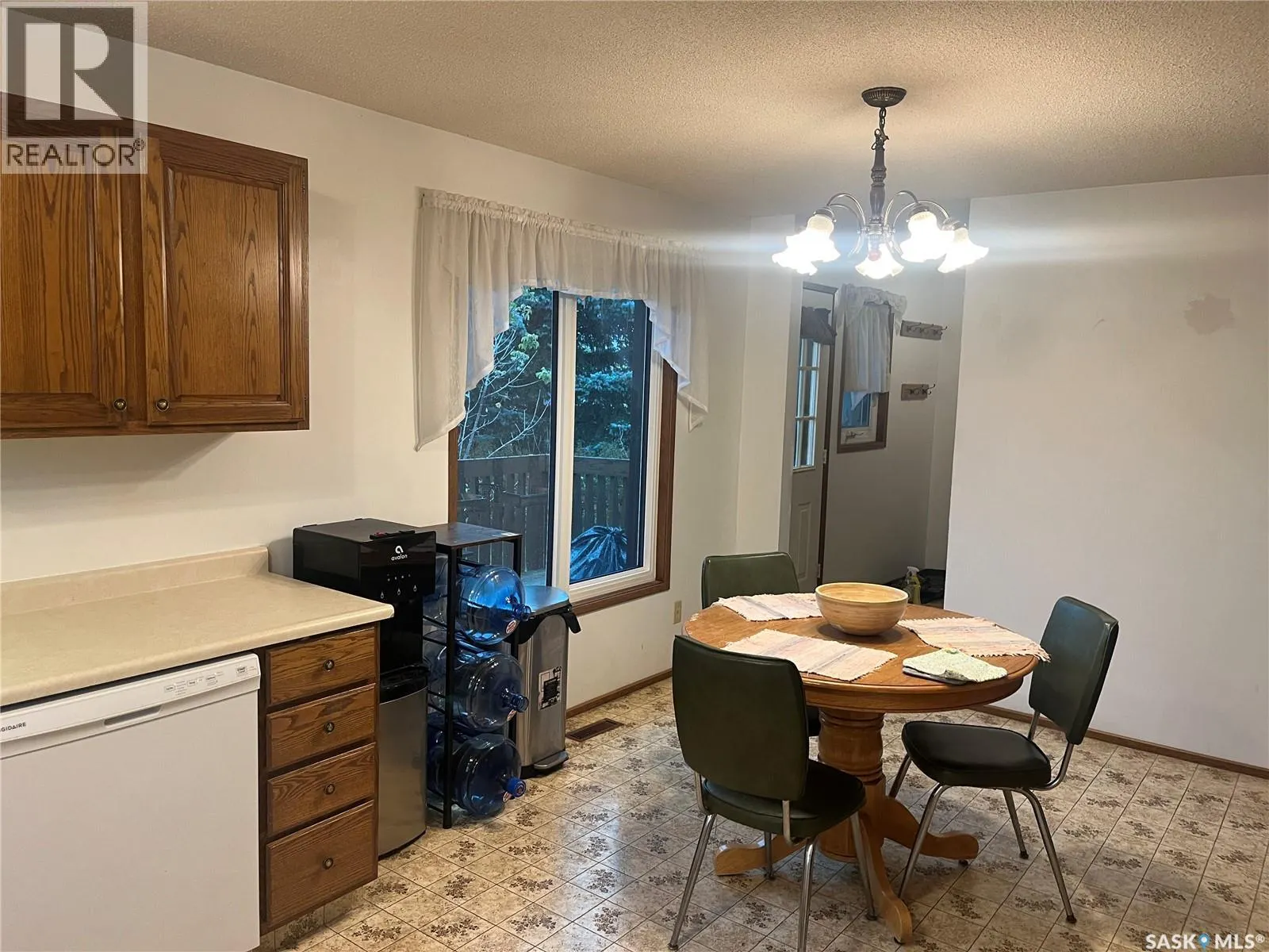 408 5th STREET W