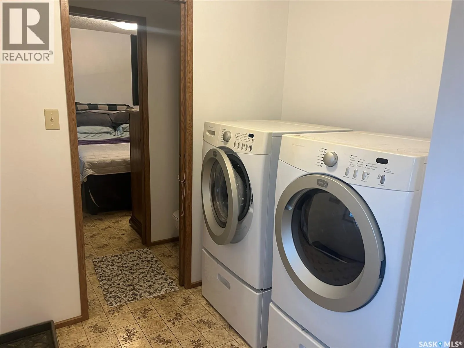 408 5th STREET W