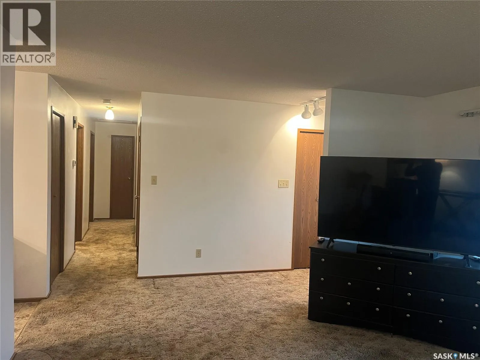 408 5th STREET W