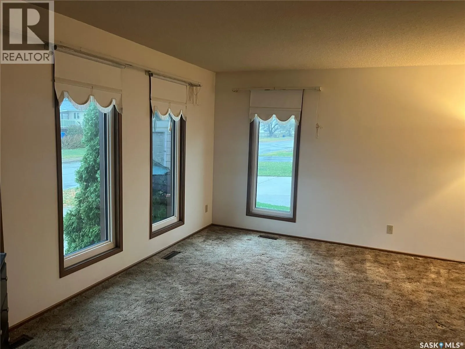 408 5th STREET W