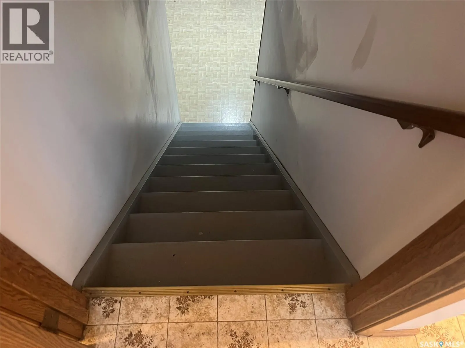 408 5th STREET W