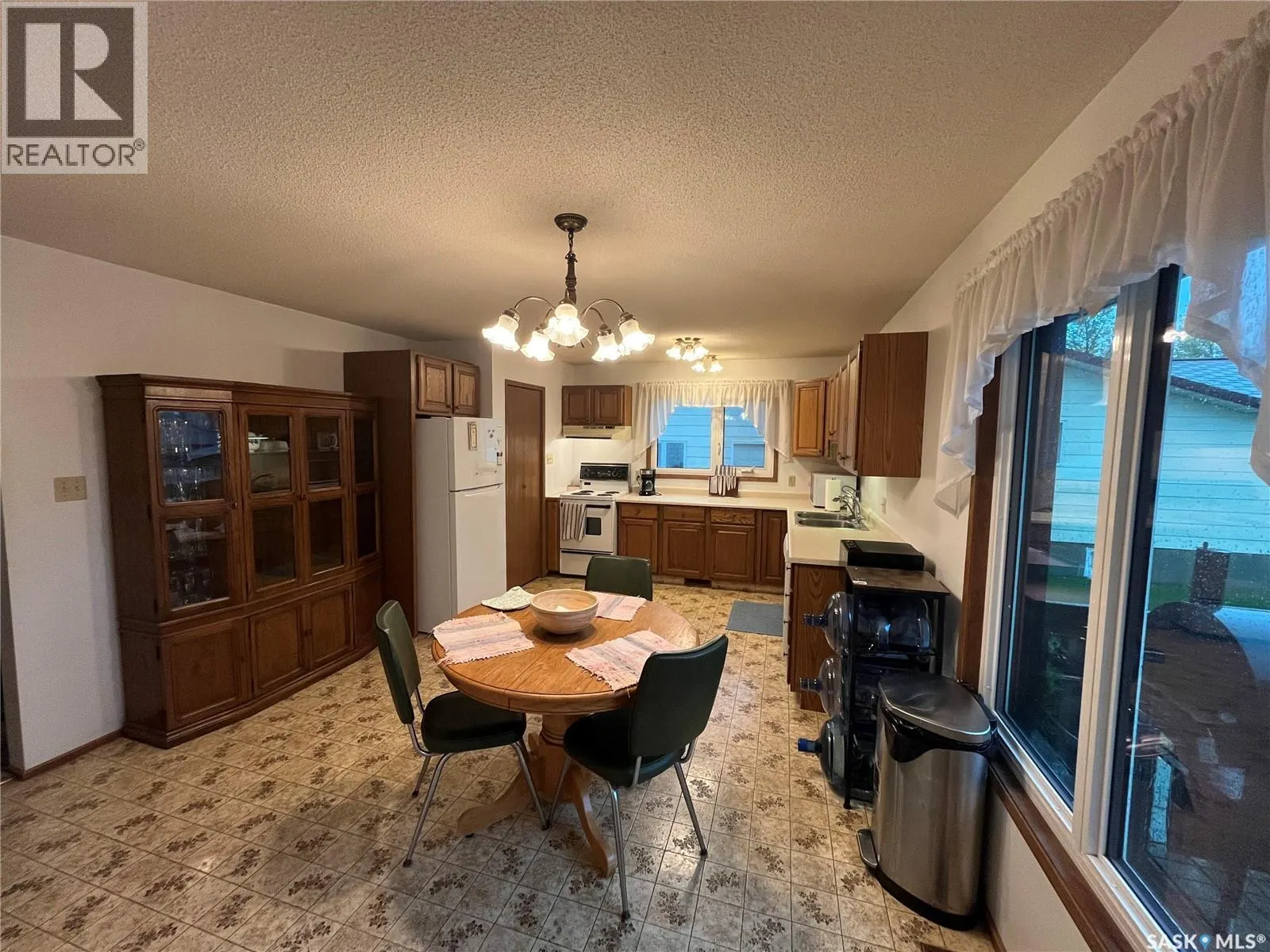 408 5th STREET W