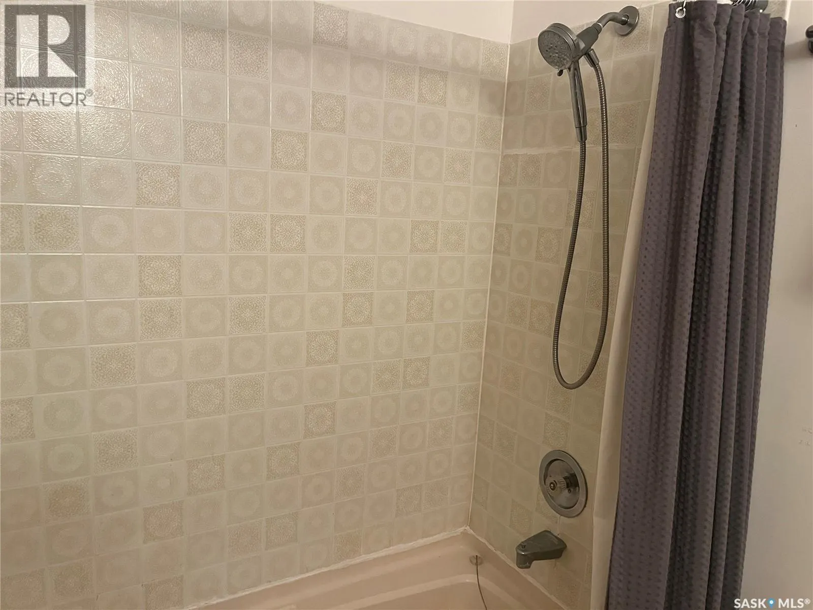 408 5th STREET W