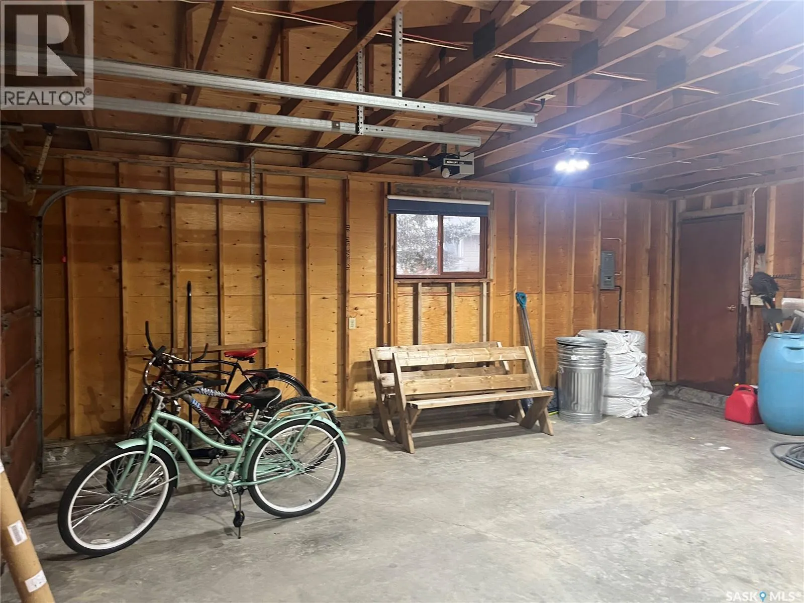 408 5th STREET W