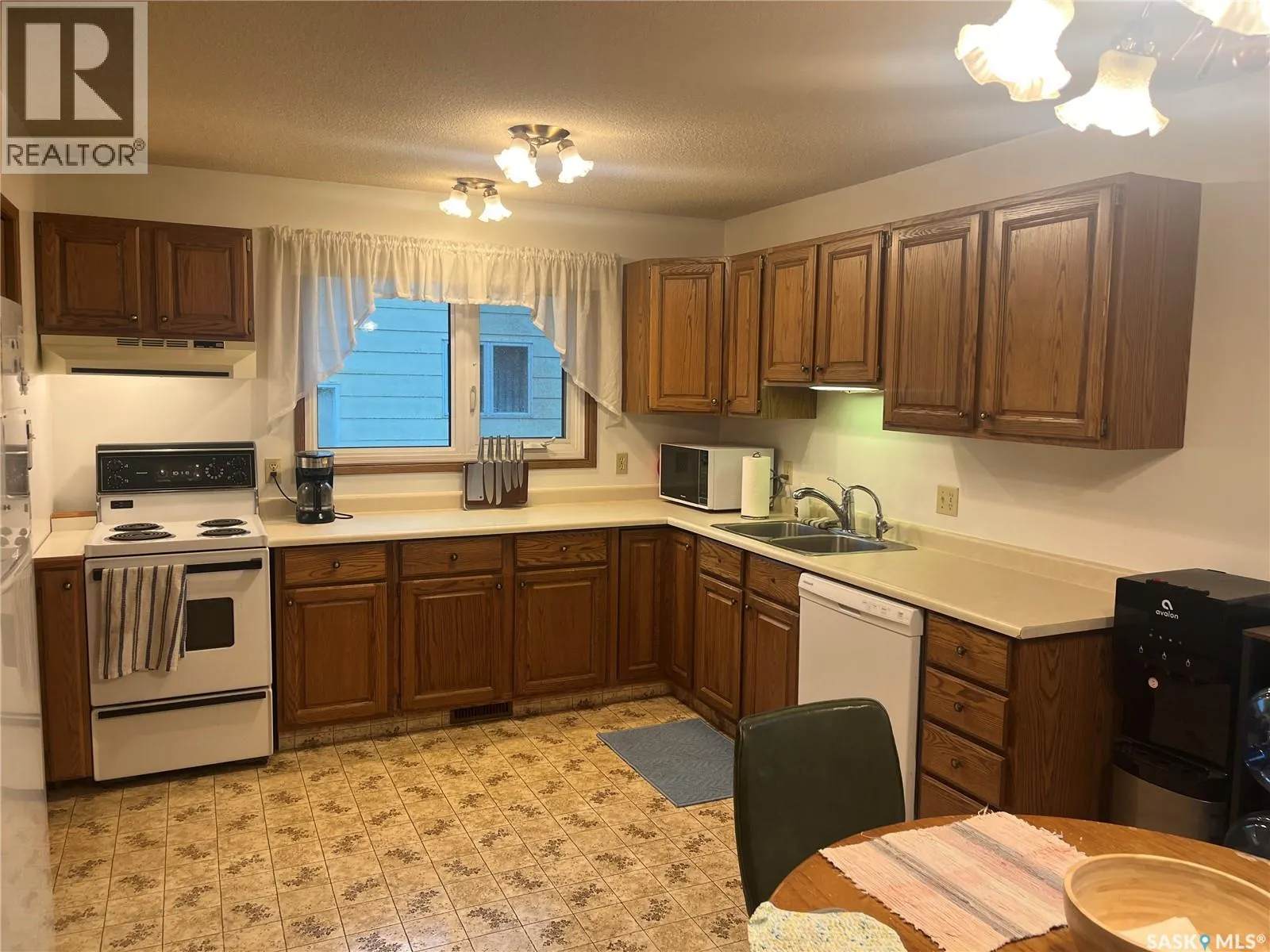 408 5th STREET W