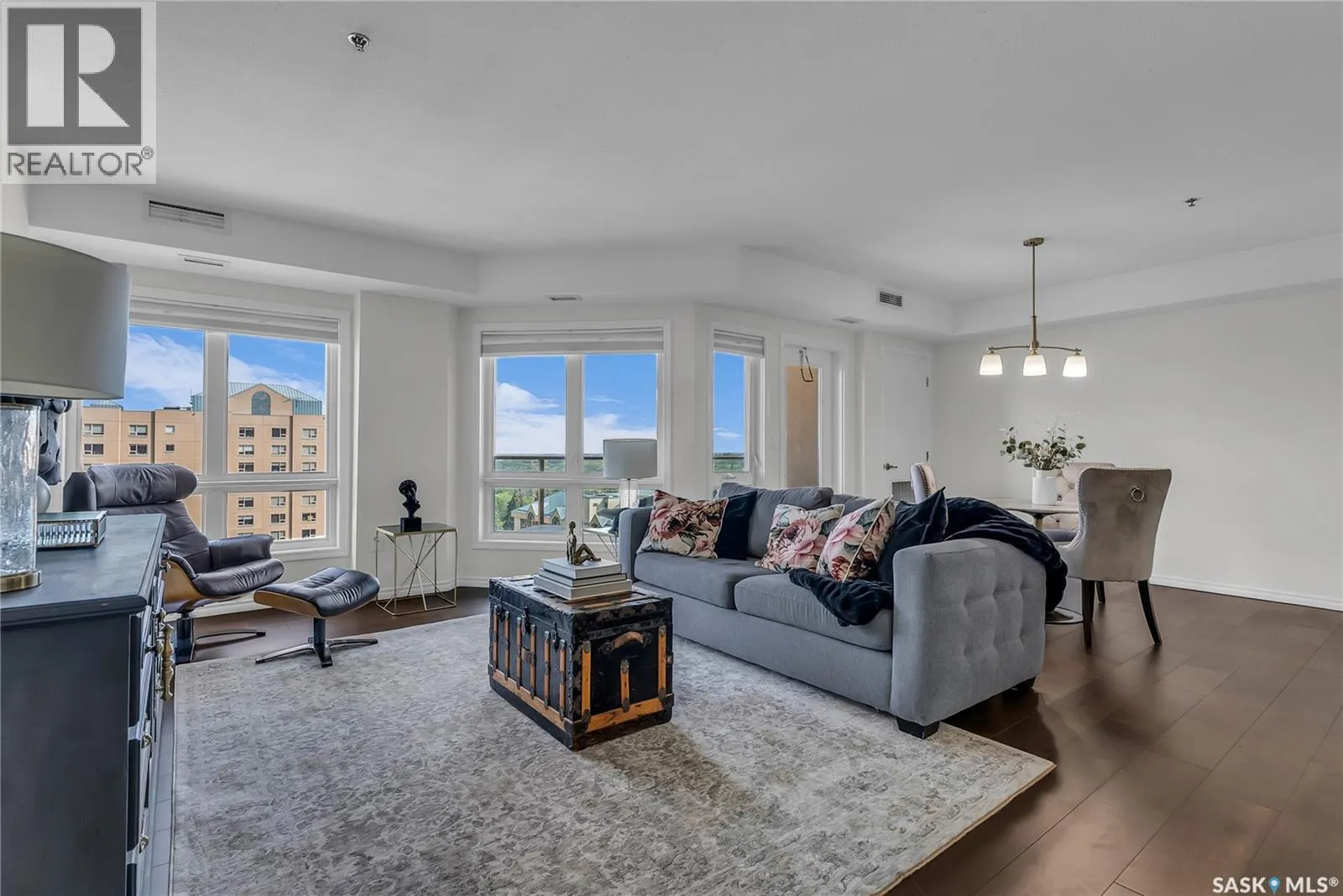 1205 902 Spadina CRESCENT E