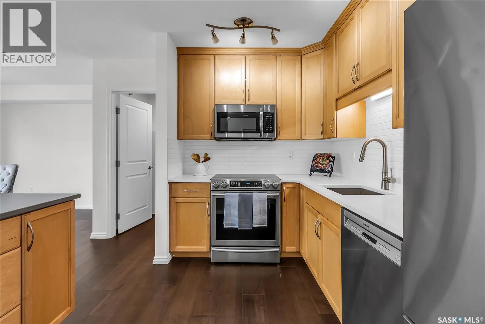 1205 902 Spadina CRESCENT E
