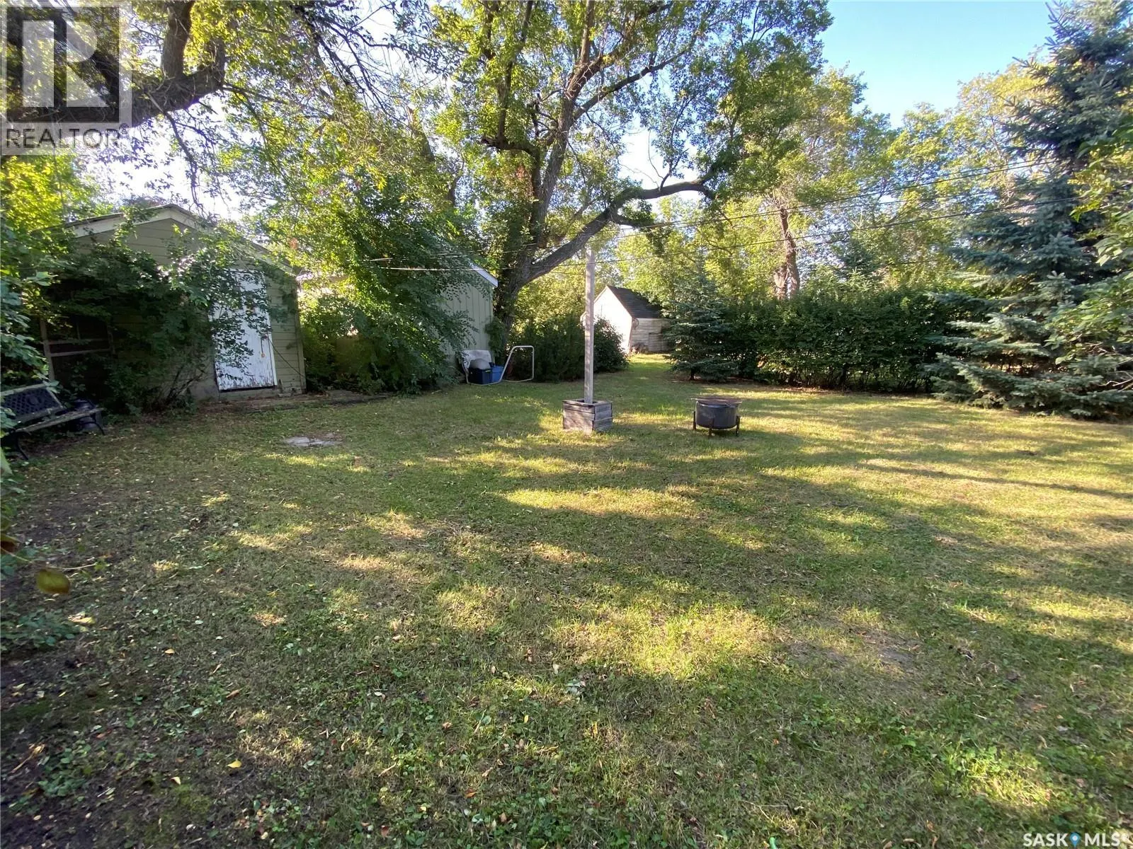 204 4th STREET E