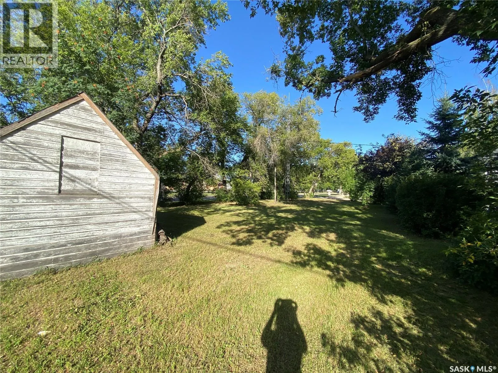 204 4th STREET E