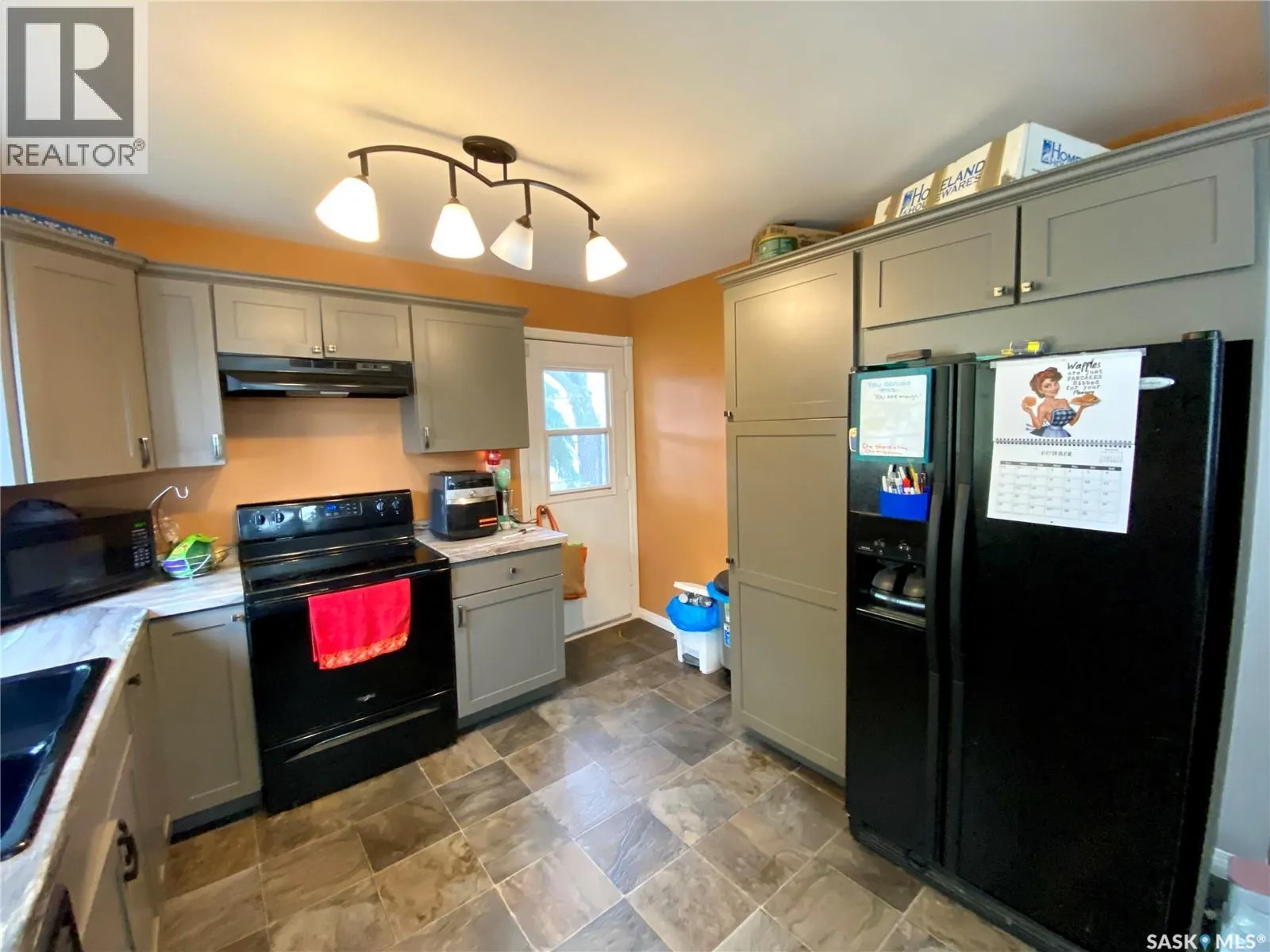 204 4th STREET E