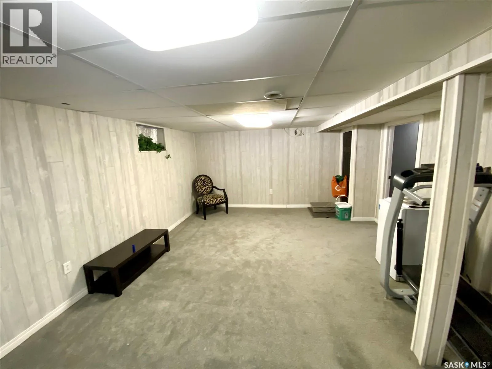 204 4th STREET E