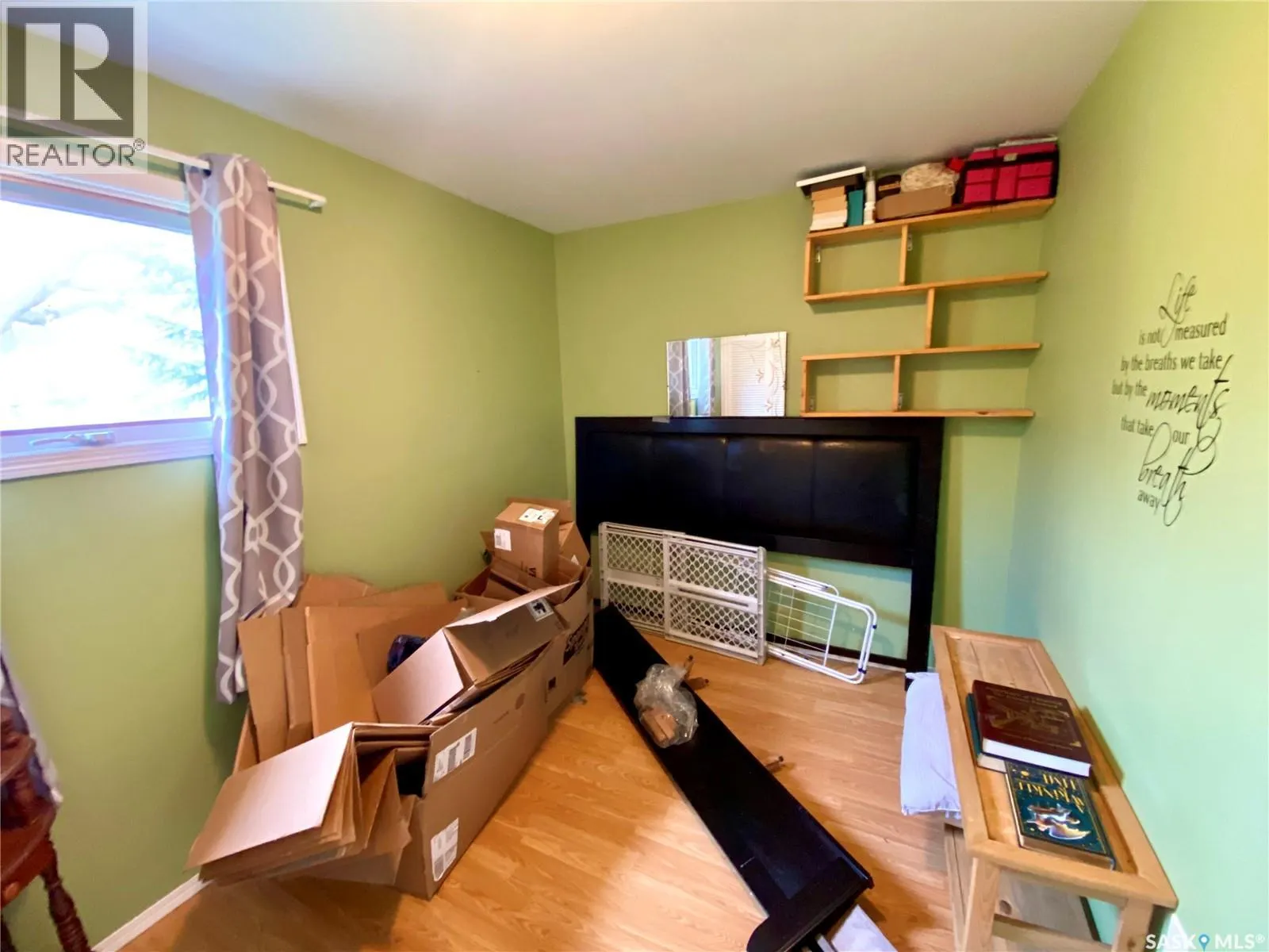 204 4th STREET E
