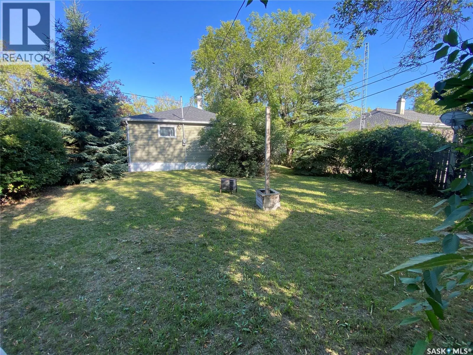 204 4th STREET E