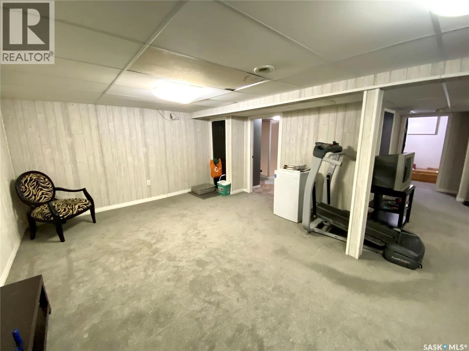 204 4th STREET E