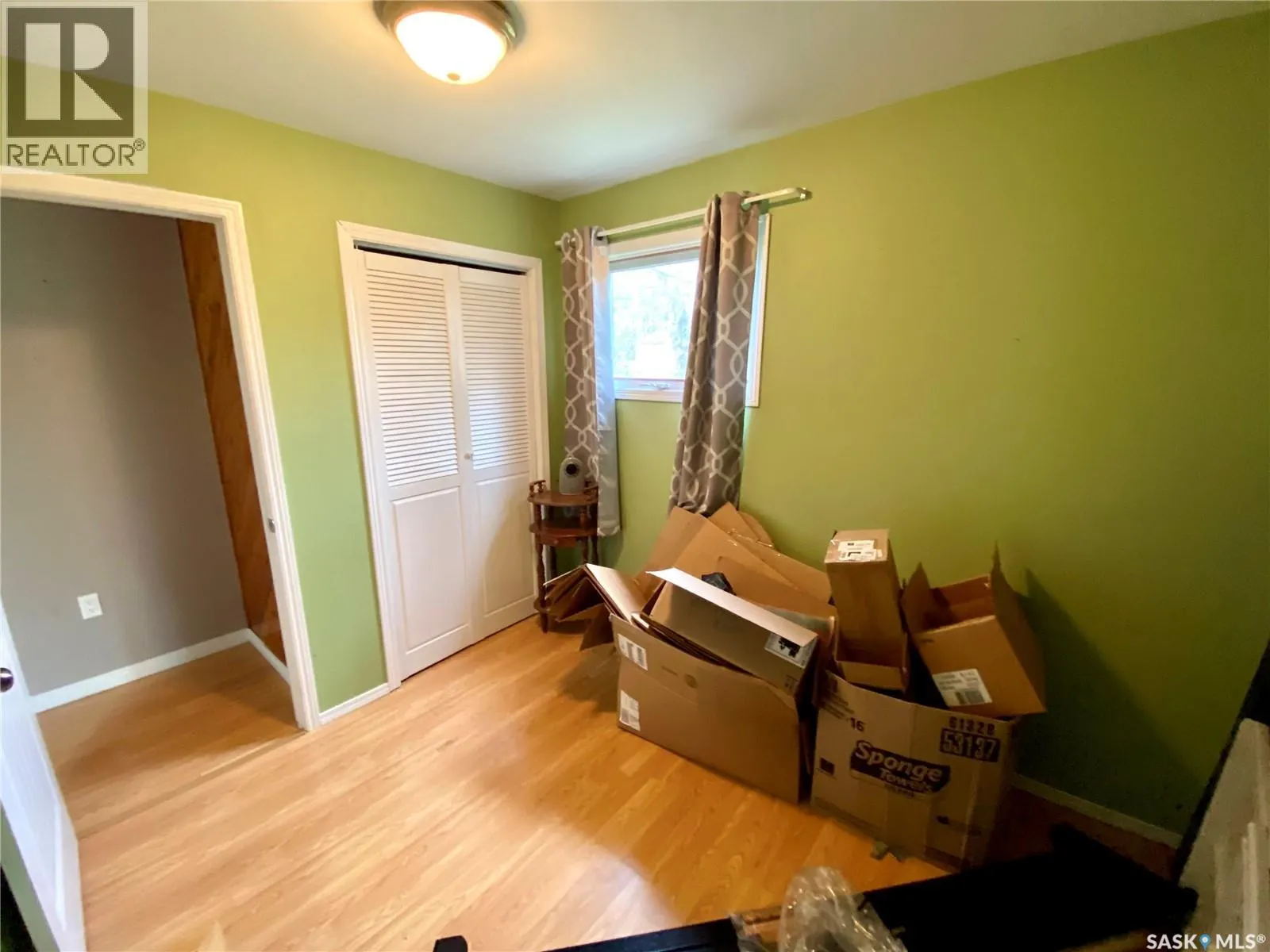 204 4th STREET E