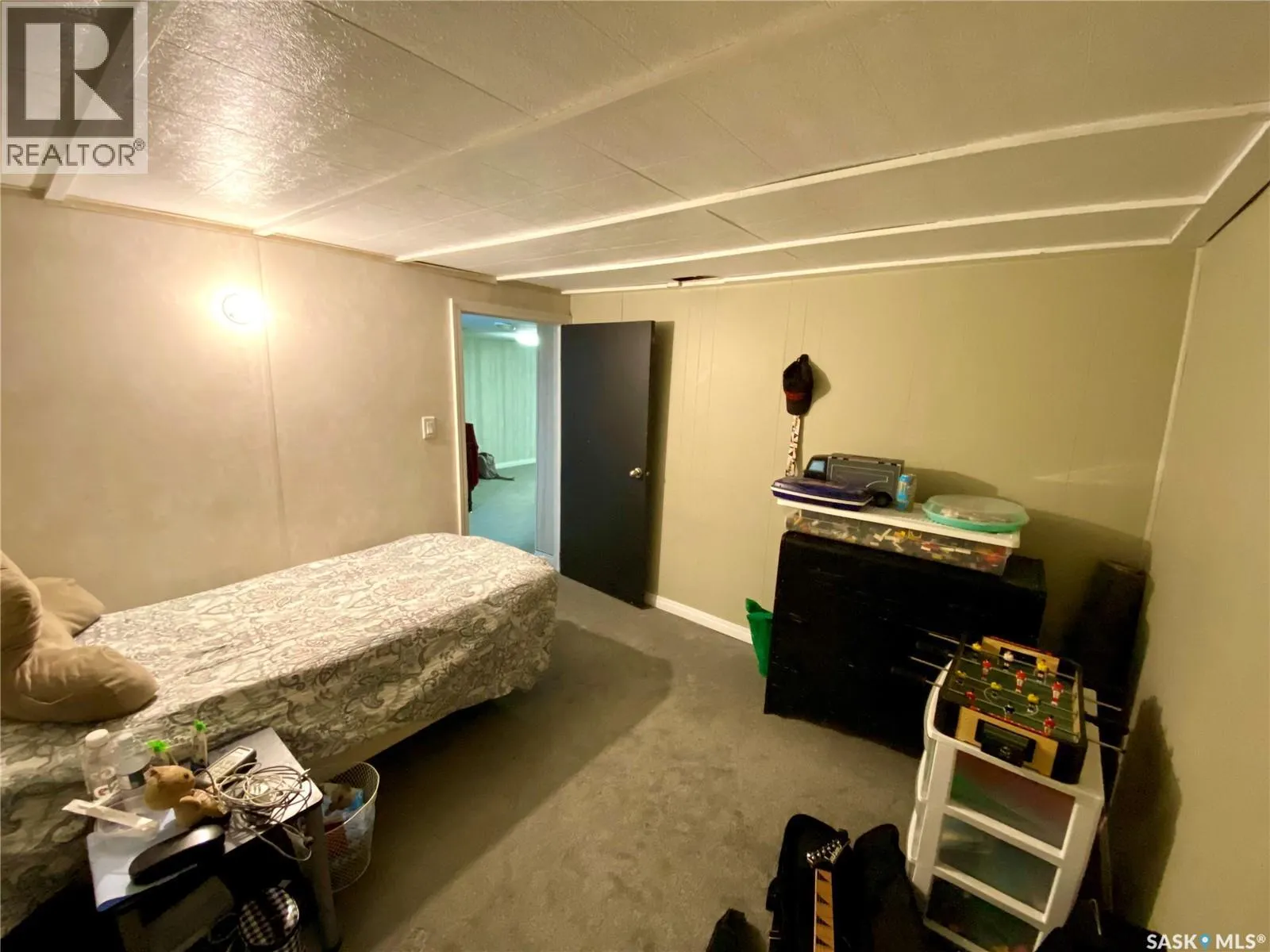 204 4th STREET E