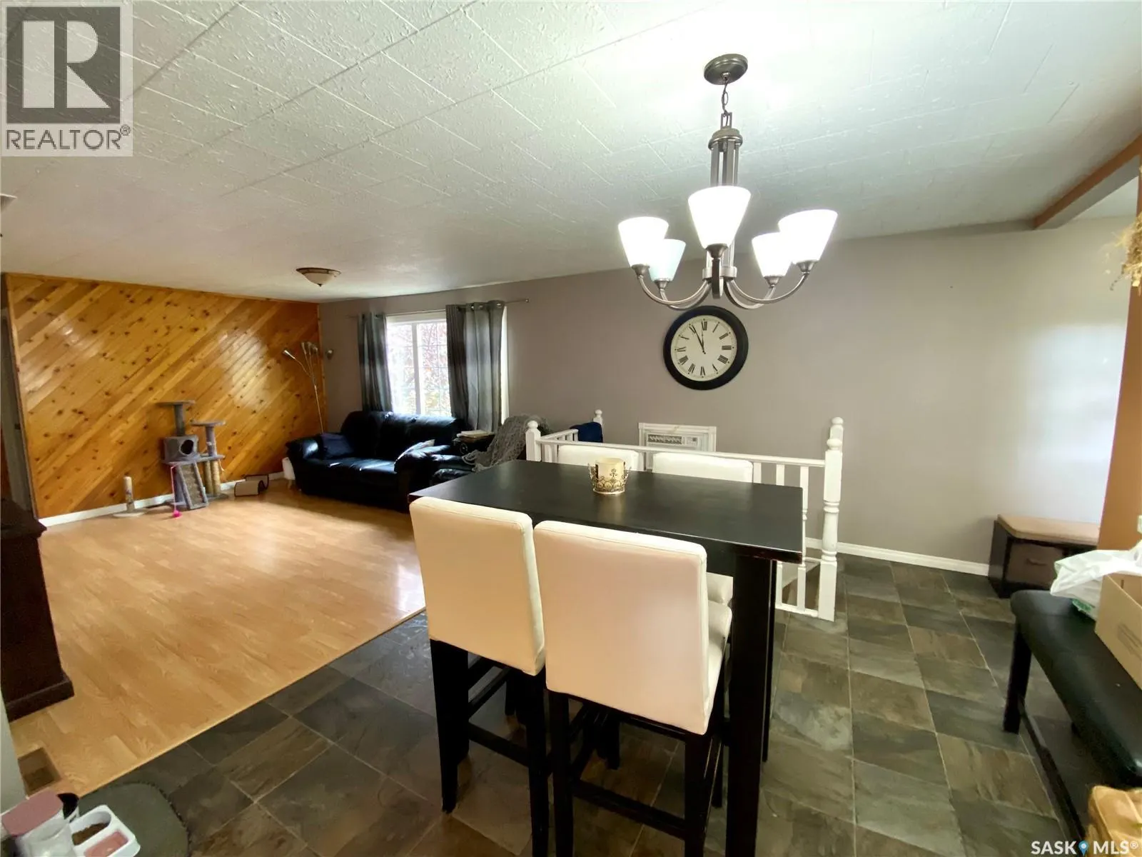 204 4th STREET E