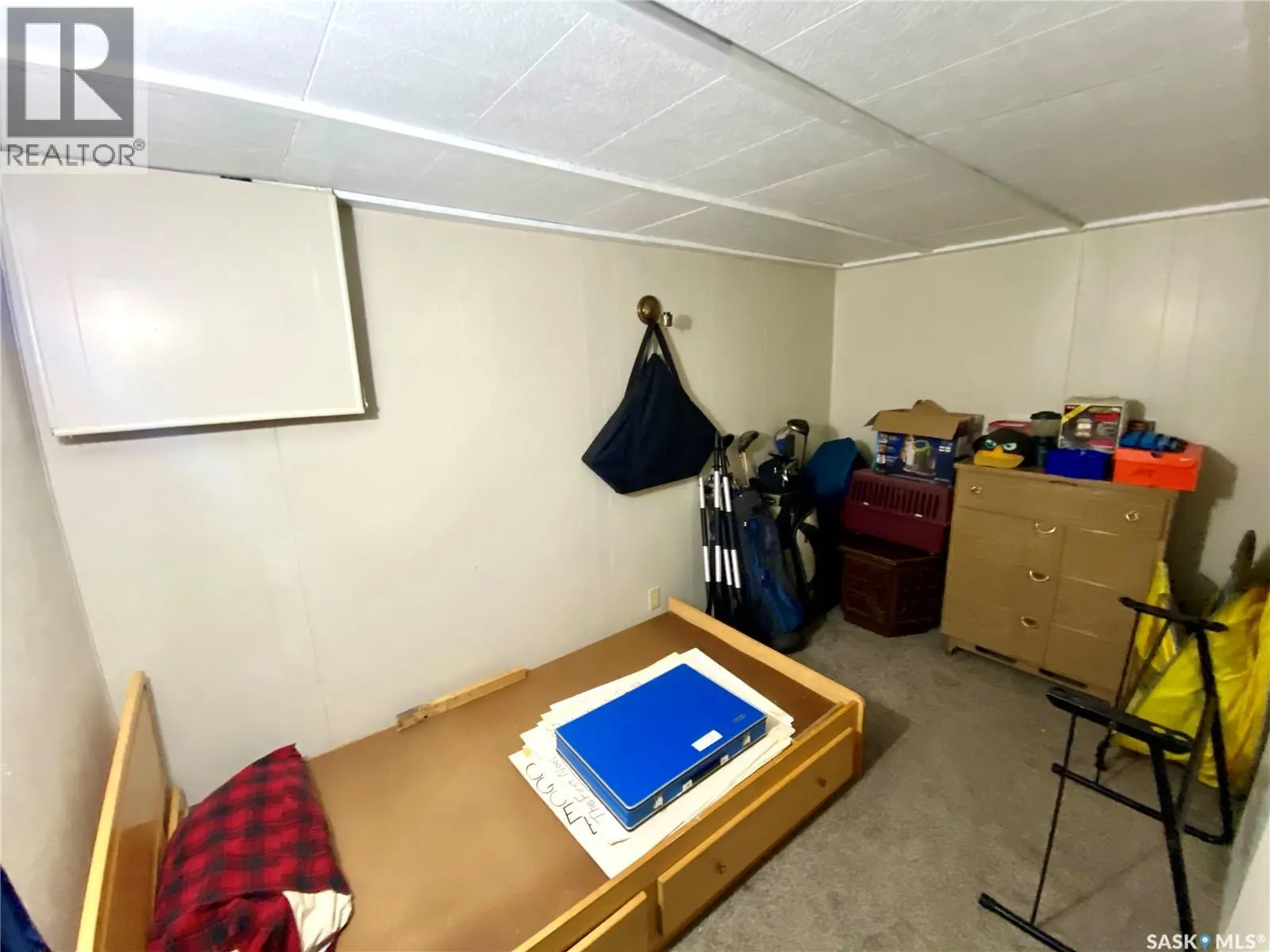 204 4th STREET E