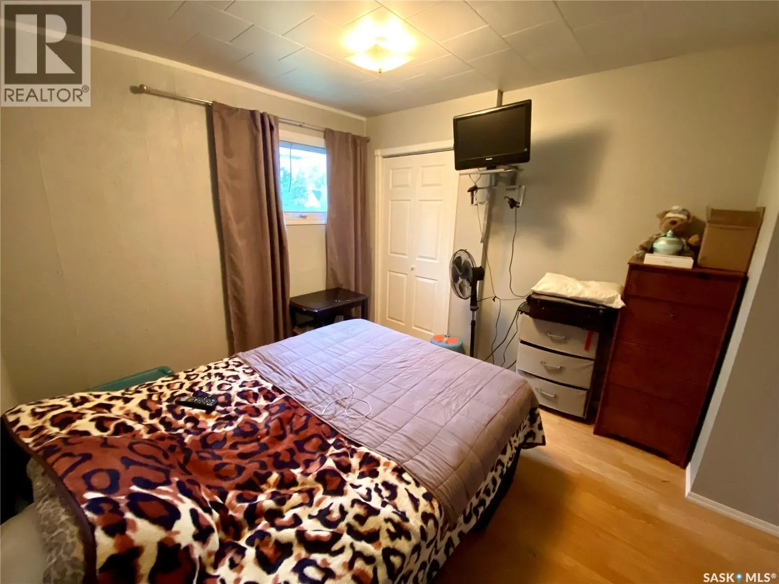204 4th STREET E