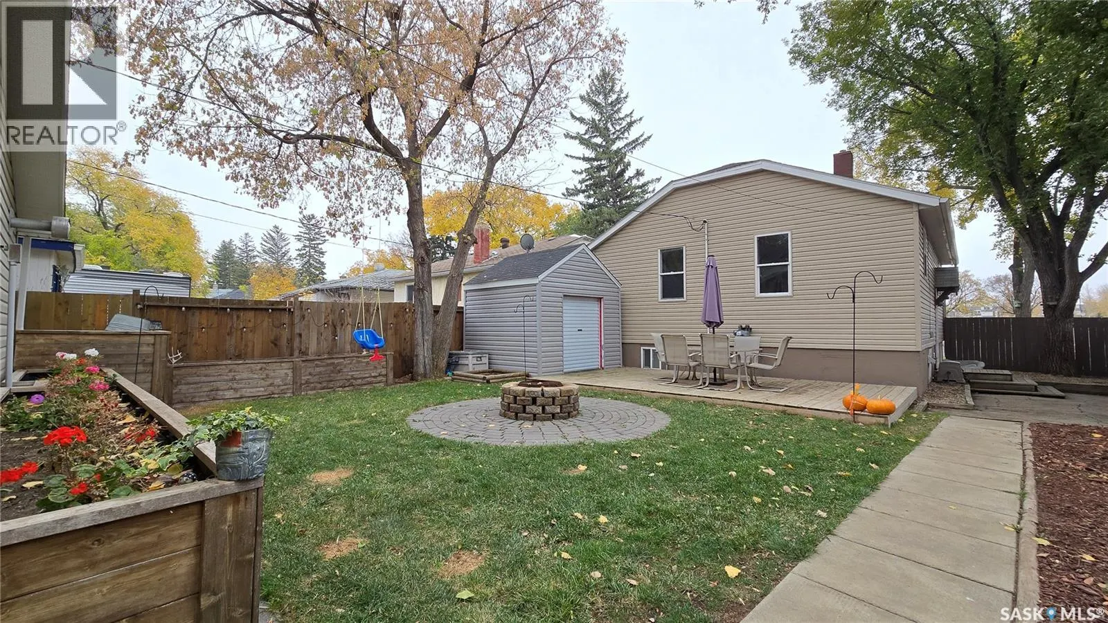 5038 Dewdney AVENUE