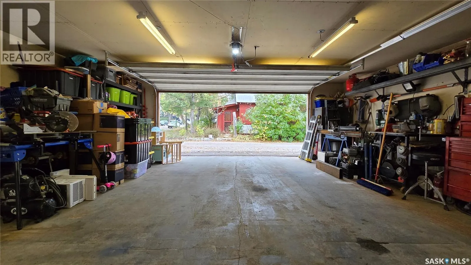 5038 Dewdney AVENUE