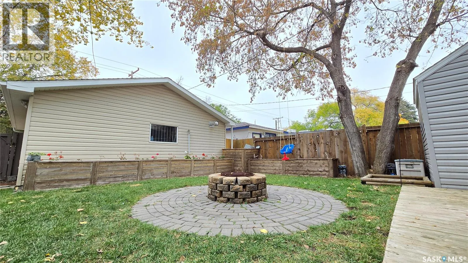 5038 Dewdney AVENUE