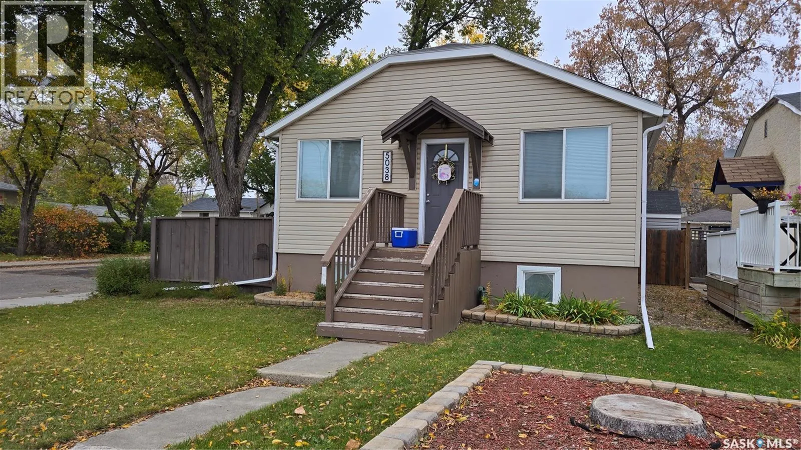 5038 Dewdney AVENUE