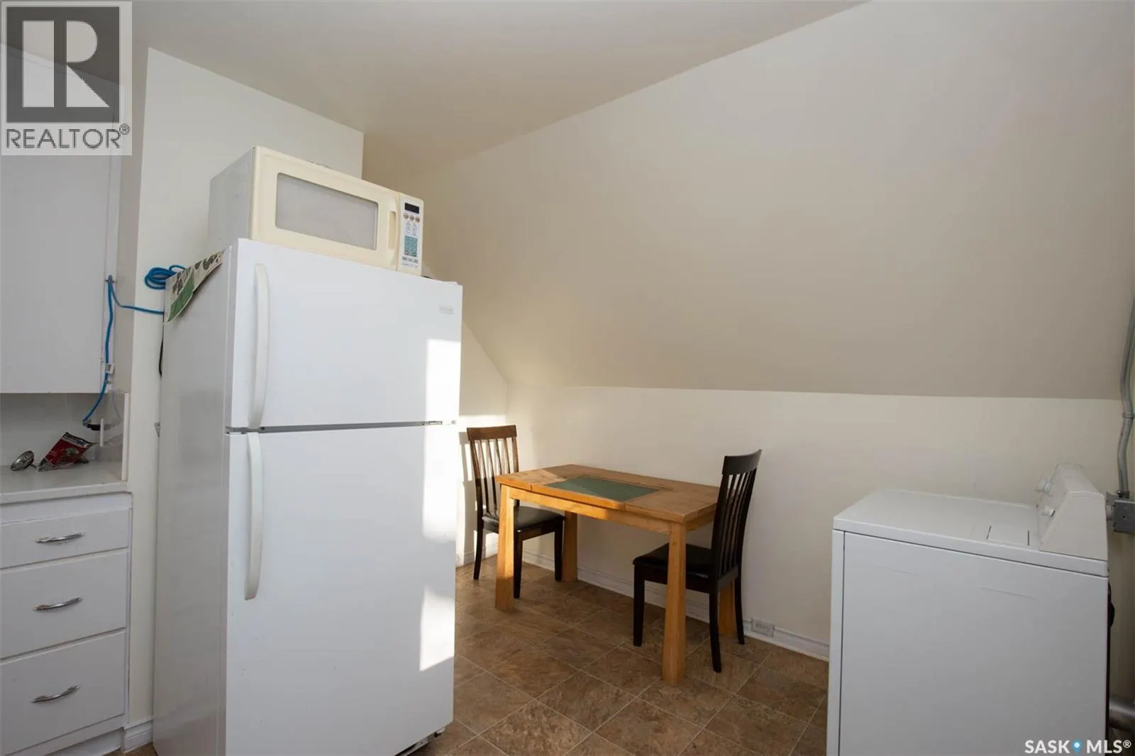375 Fairford STREET W