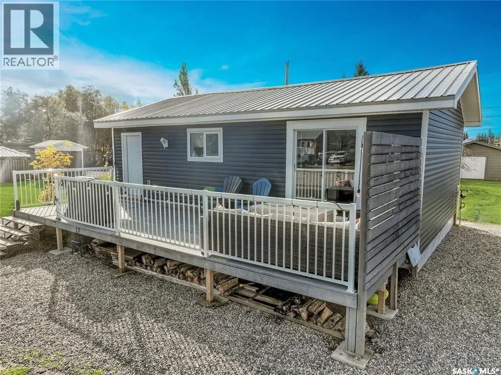 17 White Poplar CRESCENT