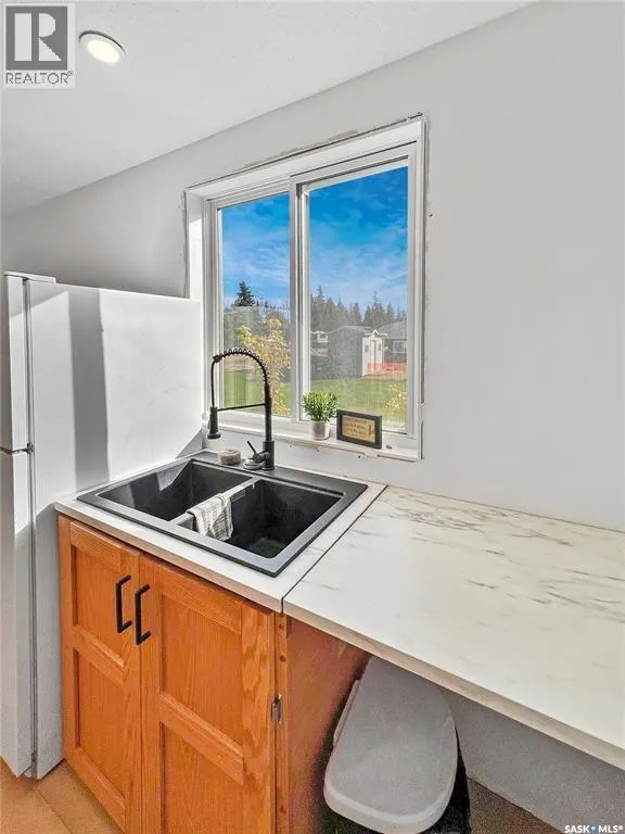 17 White Poplar CRESCENT