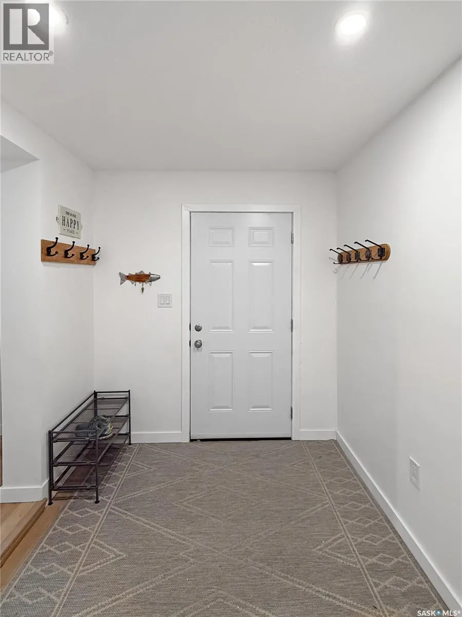 17 White Poplar CRESCENT