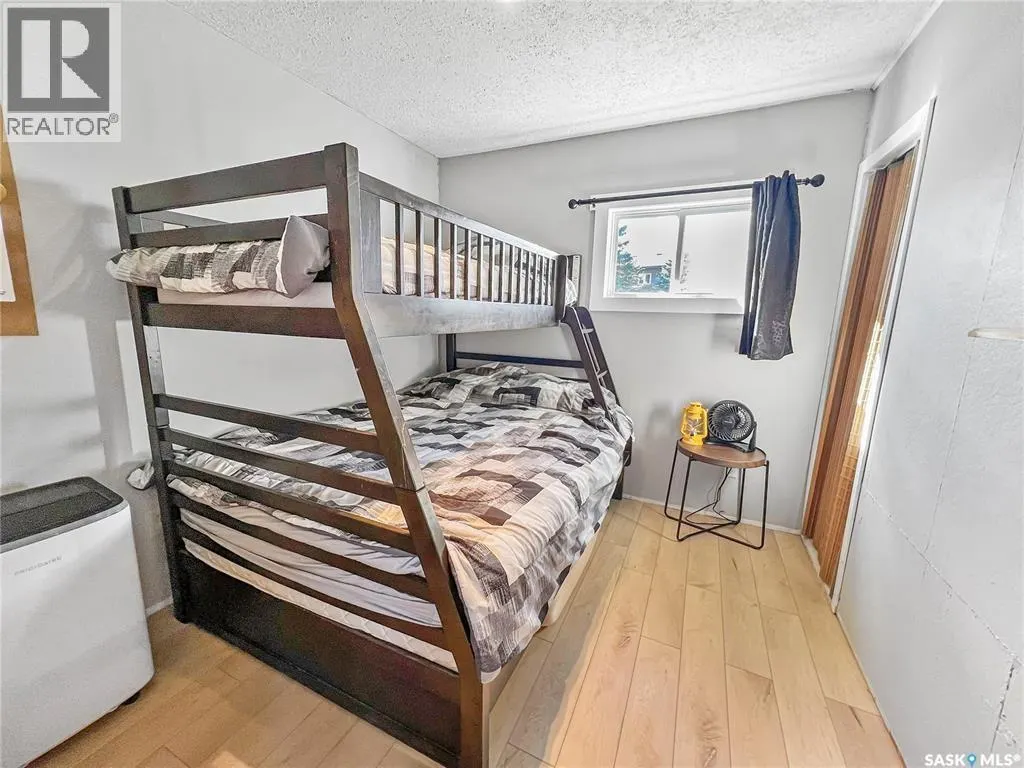 17 White Poplar CRESCENT