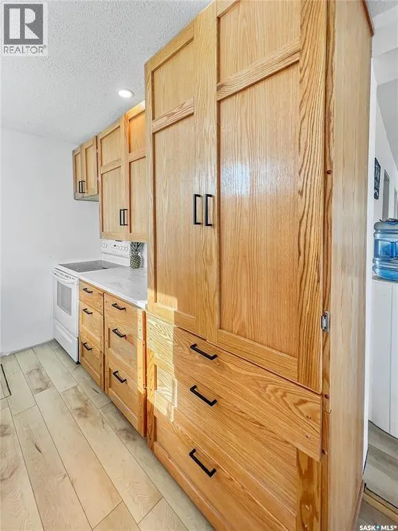 17 White Poplar CRESCENT