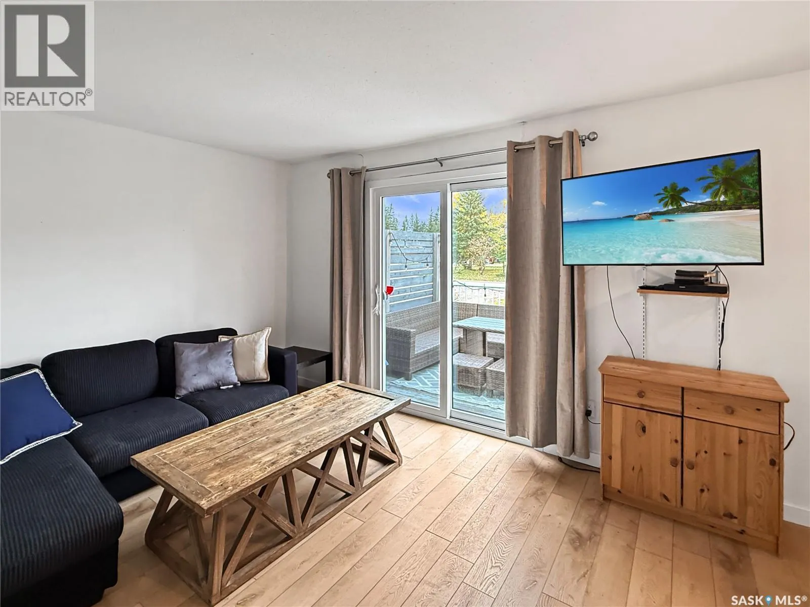 17 White Poplar CRESCENT