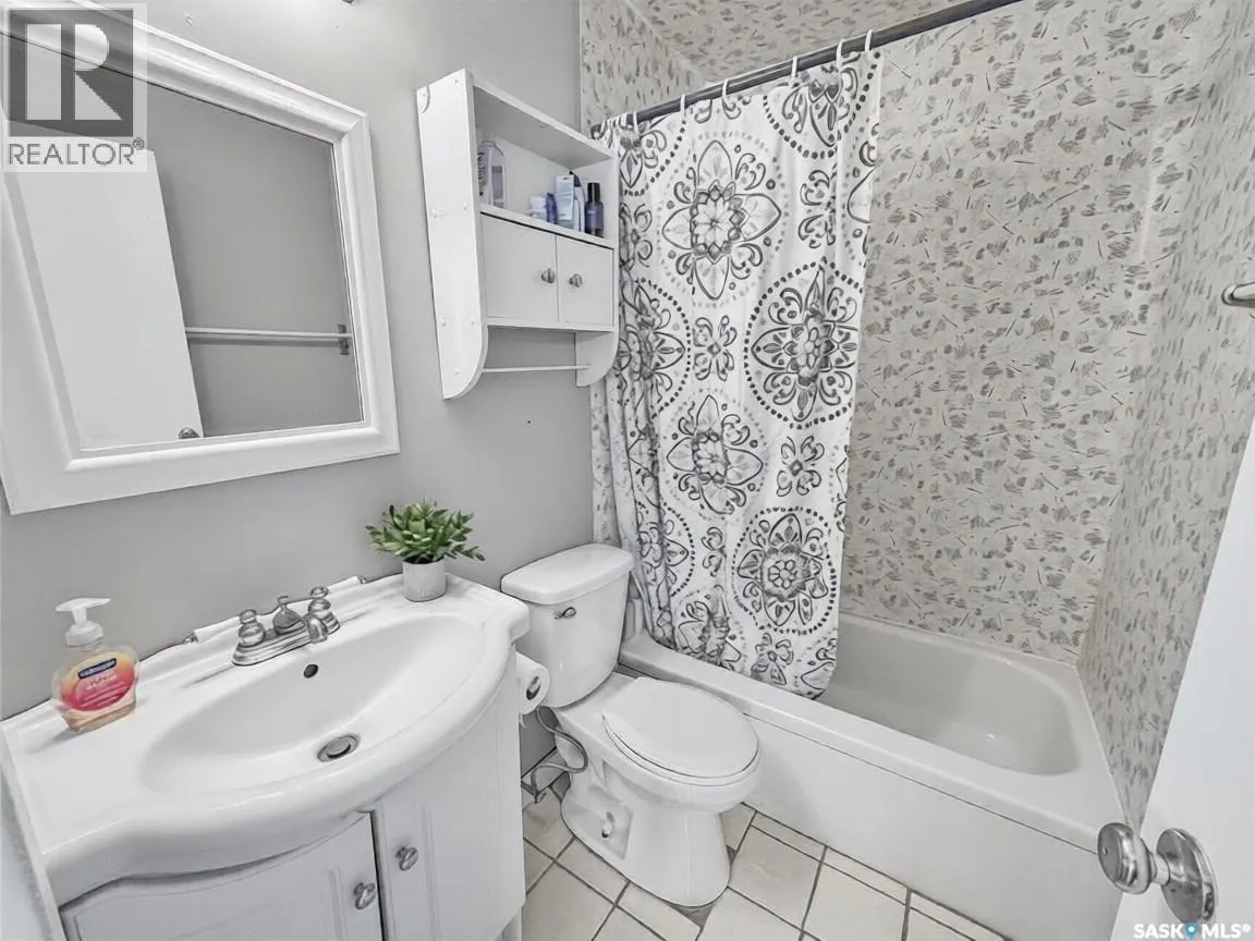 17 White Poplar CRESCENT