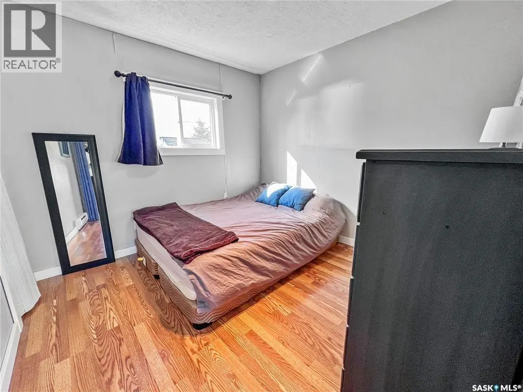 17 White Poplar CRESCENT