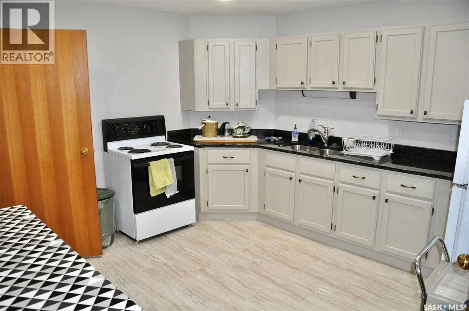 1402 415 Heritage CRESCENT