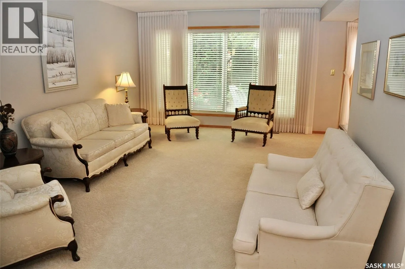 1402 415 Heritage CRESCENT