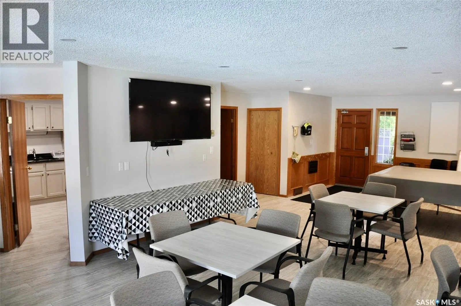 1402 415 Heritage CRESCENT