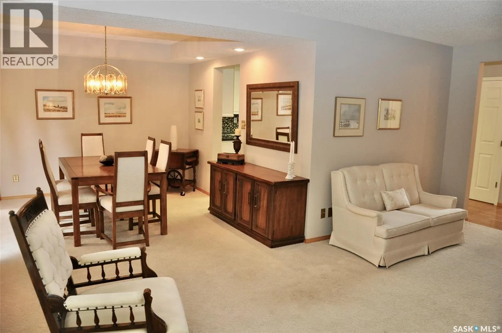 1402 415 Heritage CRESCENT
