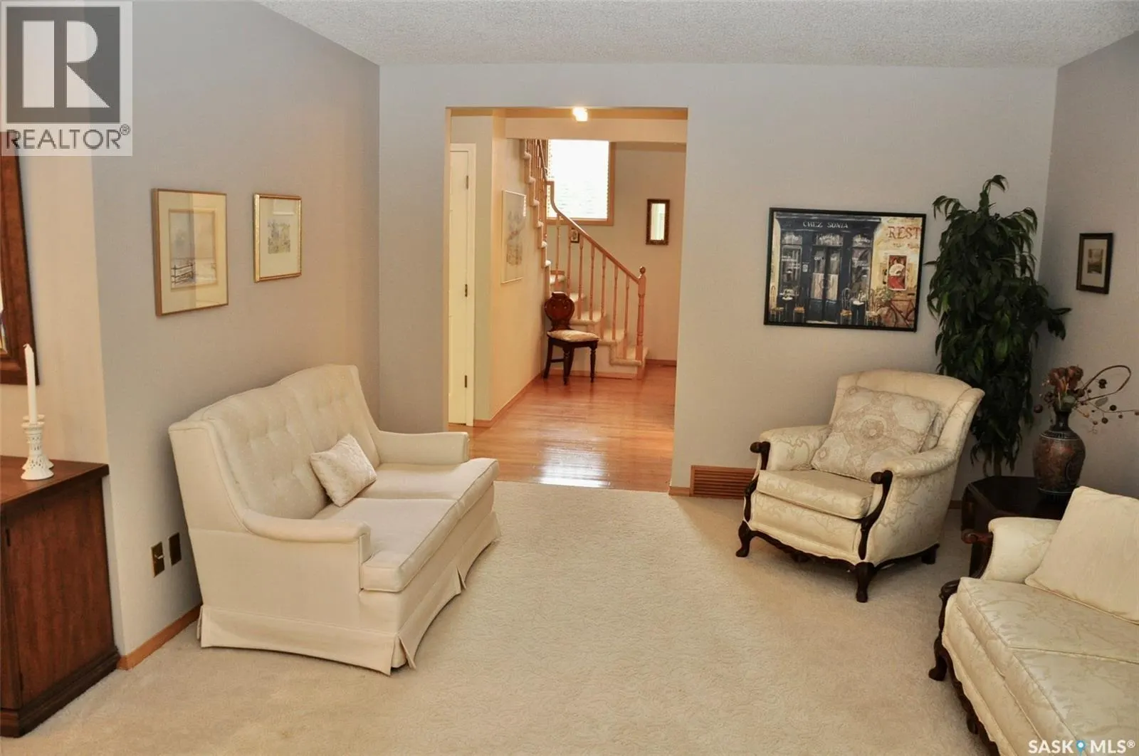 1402 415 Heritage CRESCENT